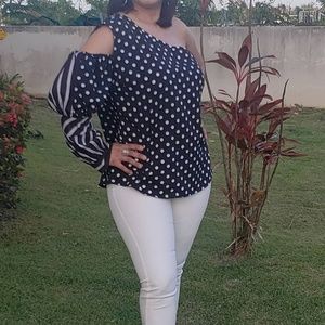 Bella. Polka Dot Black. Blouse.